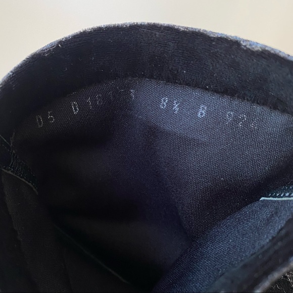 Vintage Cole Haan Black Velvet Low Heeled Sock Booties Size 8.5 - Picture 12 of 12